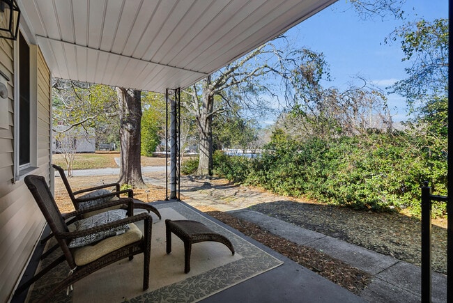 Building Photo - 604 9th St