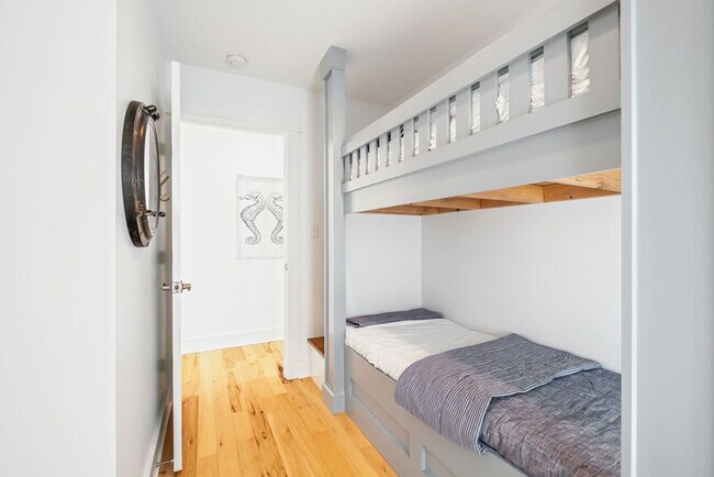 Building Photo - 110 E Blue Crab Loop