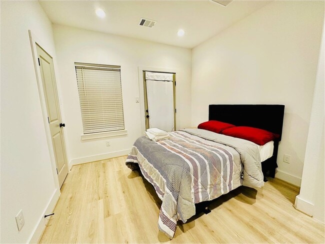 Building Photo - 2339 Eagle St