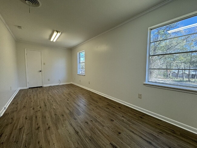 Building Photo - Effortless living at its finest in Conroe....