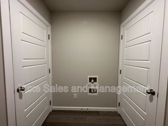 Building Photo - 10516 SW 41st Pl
