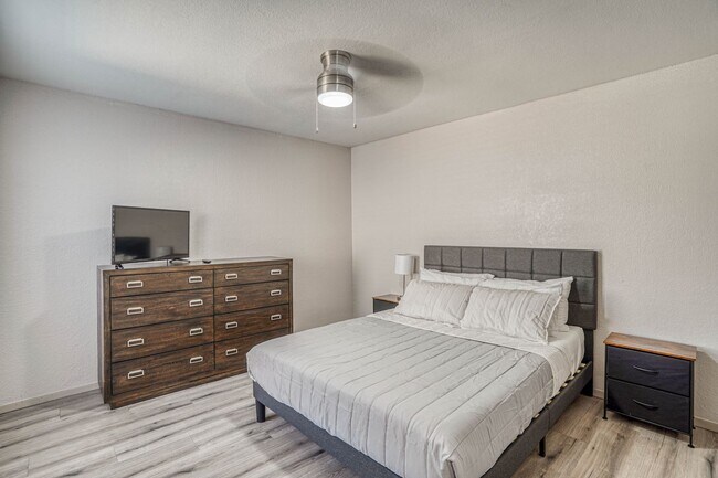 Building Photo - 311 Zenith Dr