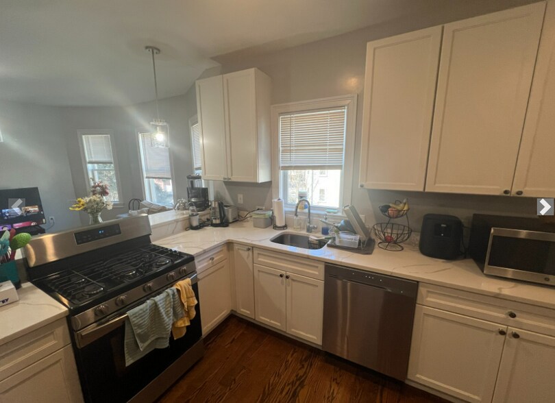 Building Photo - 337 Highland Ave