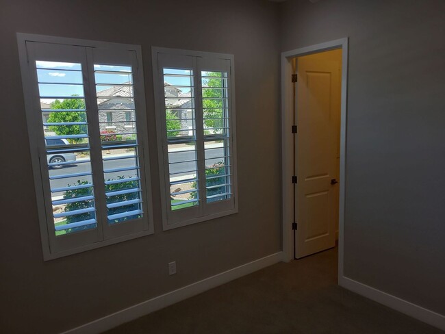 Building Photo - Pristine Luxury Rental: Stunning 4-Bed, 2....
