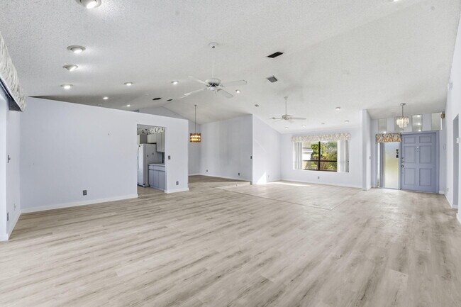 Building Photo - 9476 El Clair Ranch Rd