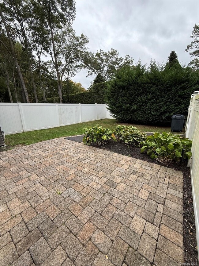 Building Photo - 38 Chelsea Dr