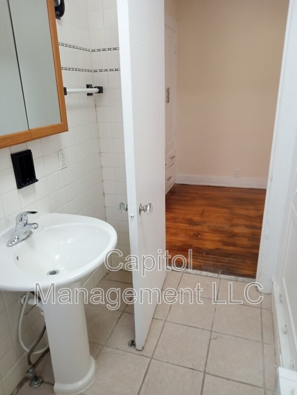 Primary Photo - 427 Seymour Ave