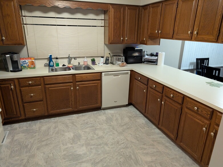 Kitchen - 8306 Iltis Dr