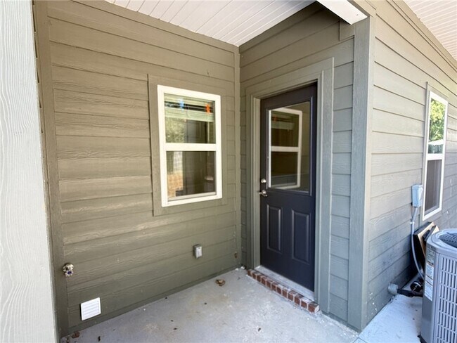 Building Photo - 820 Dockery Ln