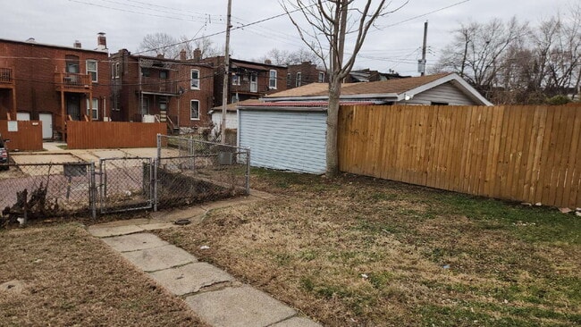 Building Photo - Elegant Two-Bedroom Duplex Retreat in the Heart of St. Louis