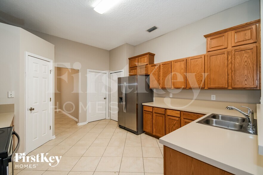 Building Photo - 14049 Red Rock Lake Dr