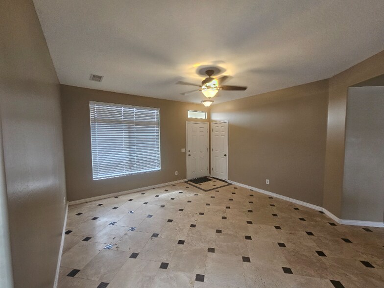 Building Photo - 5623 S 54th Dr