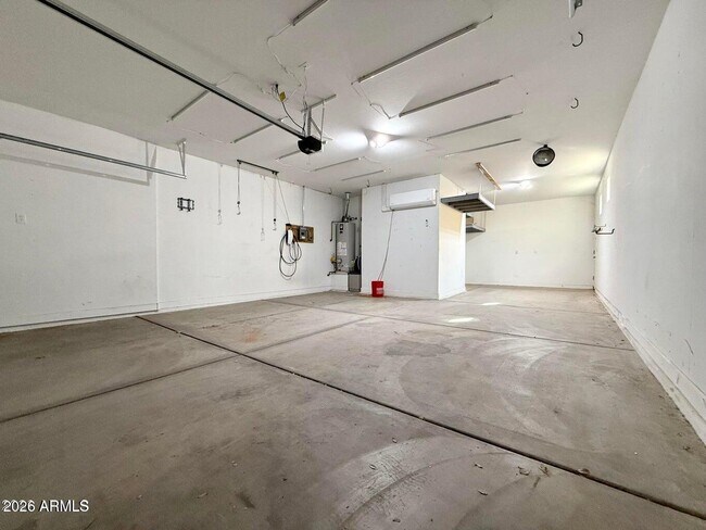 Building Photo - 40865 W Hensley Way
