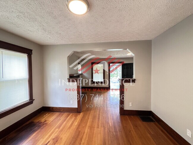 Building Photo - 2720 Dwight Ave