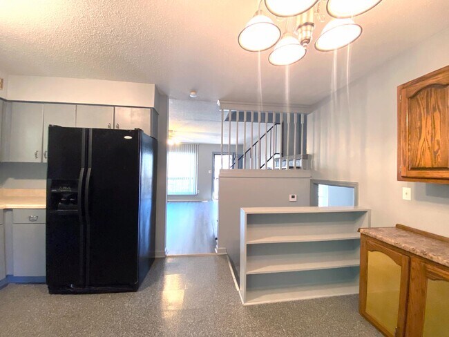 Building Photo - 739 S Germantown Cir
