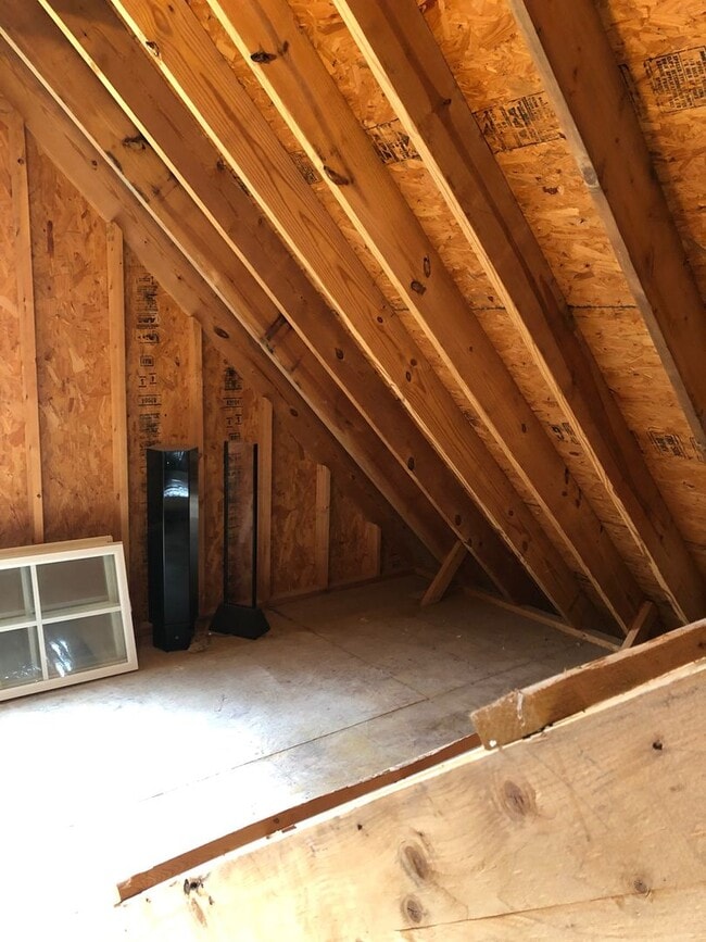 Building Photo - Stunning 4bdrm/2.5bth Home w/Loft Located in Chesterfield! Fenced in Backyard, 2 Car Garage, and ...