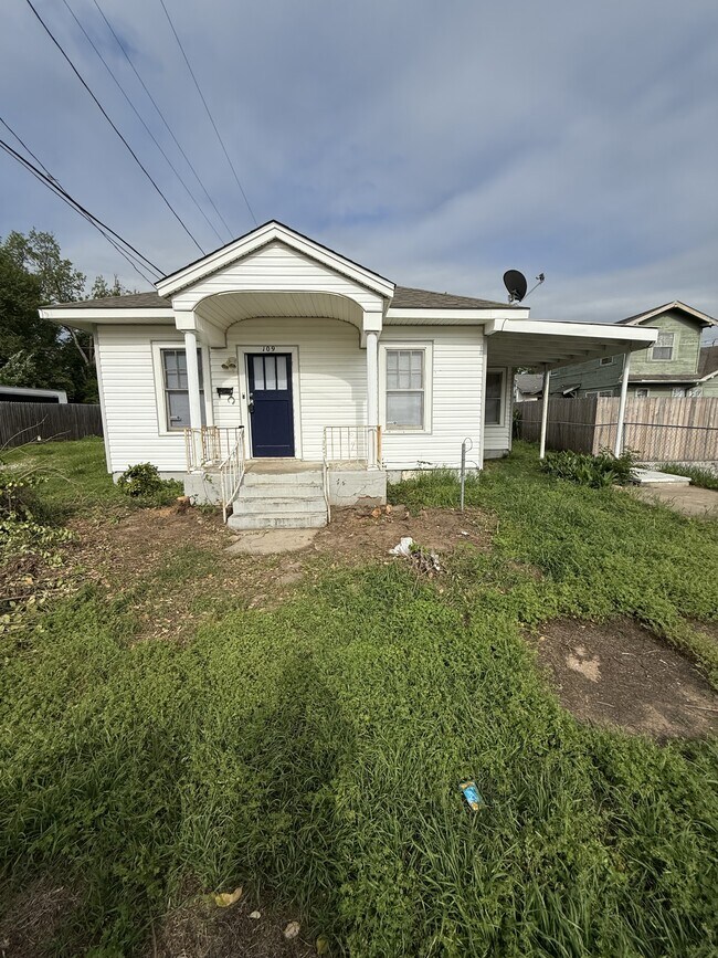 Building Photo - 109 N Draper Ave