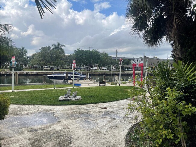 Building Photo - 455 Golden Isles Dr