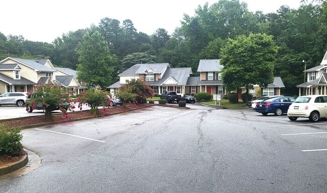 Building Photo - Coming Soon! Spacious Two Bedroom 1.5 Bath...