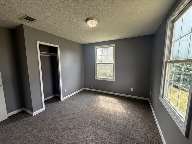 Building Photo - 638 Clifford Ave