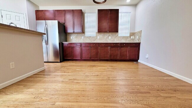 Building Photo - Fantastic 4 Bed 2.5 Bath + Office 2 Car Attached Garage in Murphy Creek Community Pool + Tennis C...