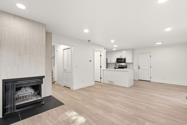 Building Photo - 2630 Davidson Dr
