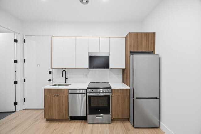 Building Photo - 379 Hawthorne St