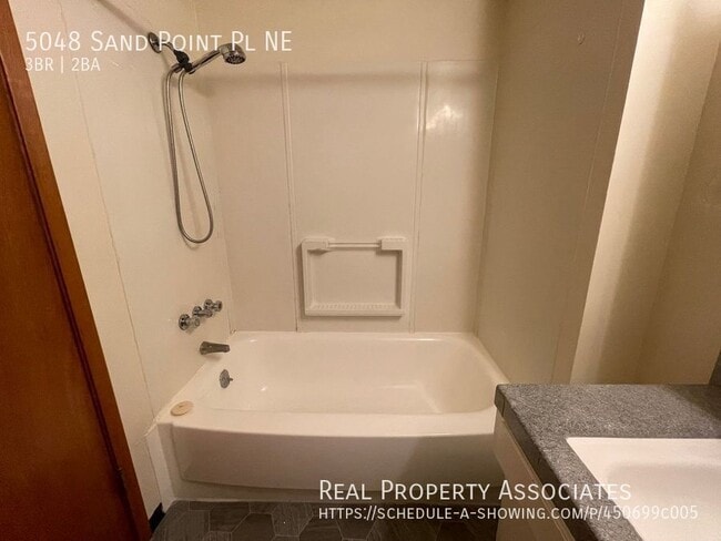 Building Photo - 5048 Sand Point Pl NE