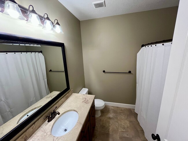 Building Photo - Lovely townhome for rent in Orem