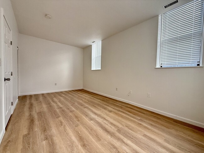 Building Photo - 6 S Washington St