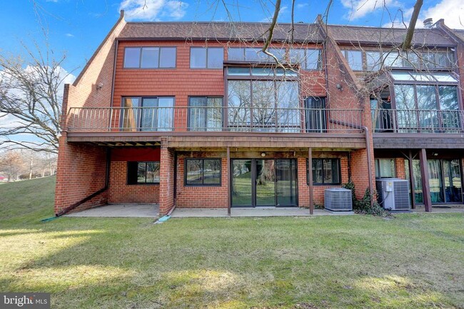 Building Photo - 2 Coldwater Ct