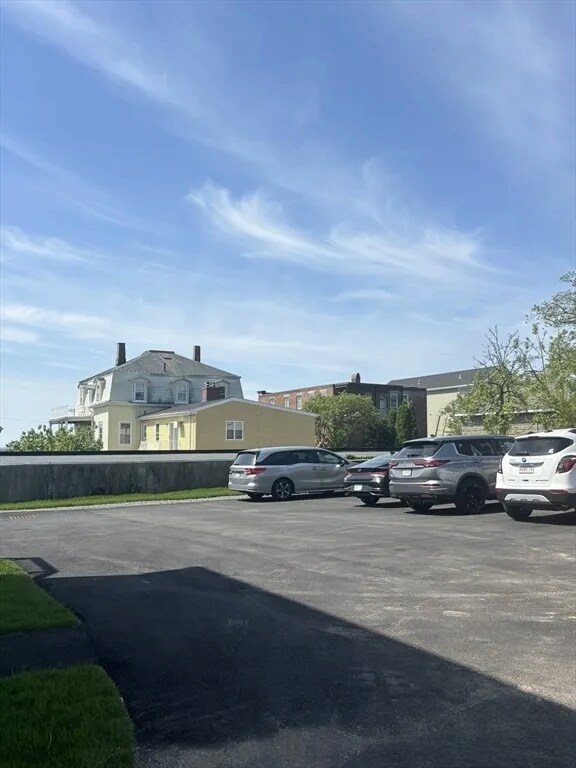 Building Photo - 40 Orient Ave