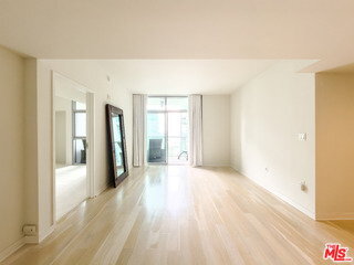 Building Photo - 13700 Marina Pointe Dr