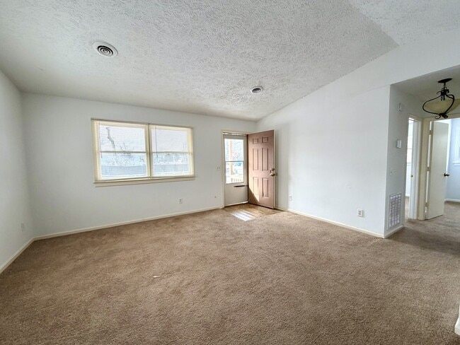 Building Photo - 312 Clay St