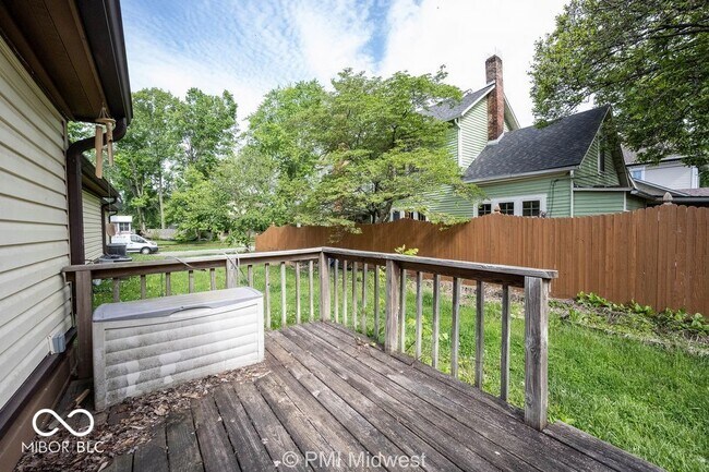 Building Photo - 100 E King St