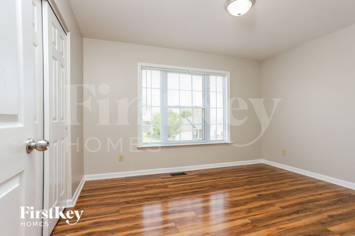 Building Photo - 650 Silver Maple Dr