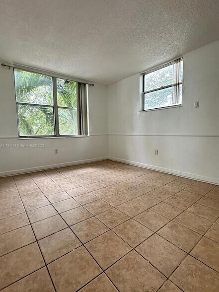 Building Photo - 1800 Sans Souci Blvd