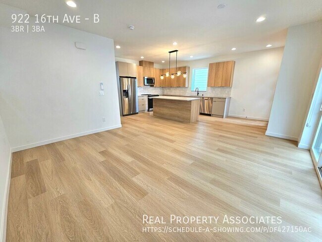 Building Photo - 922 16th Ave