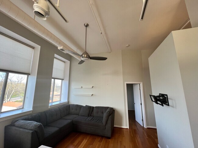 Living Room - 2700 Ashland Ave
