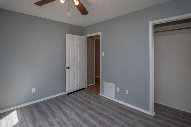 Building Photo - 4 Bedroom Home in North Little Rock with S...