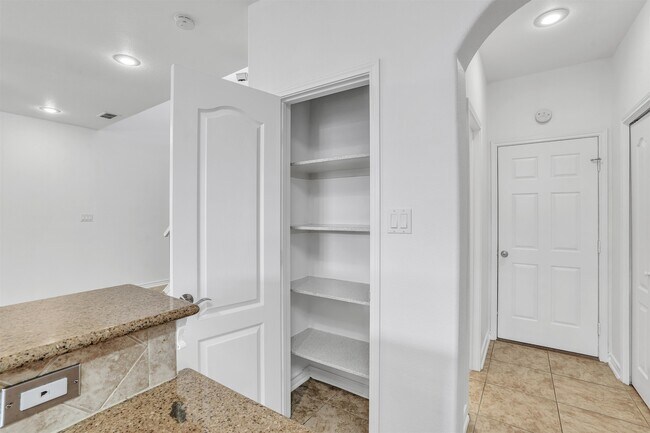 Building Photo - 9813 Sandhill Dr