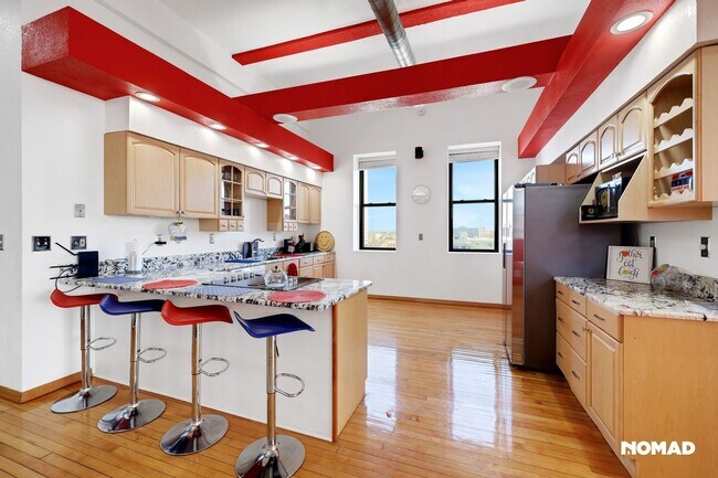 Building Photo - 335 N Superior St