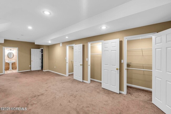 Building Photo - 95 E Parsonage Way