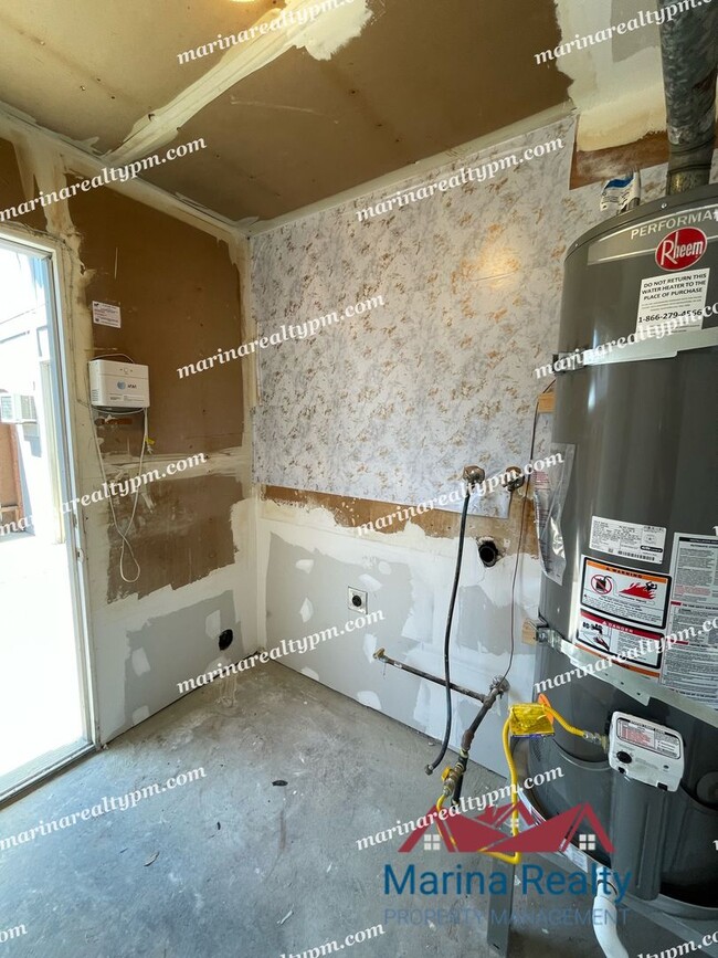 Building Photo - 211 Del Luz Ct