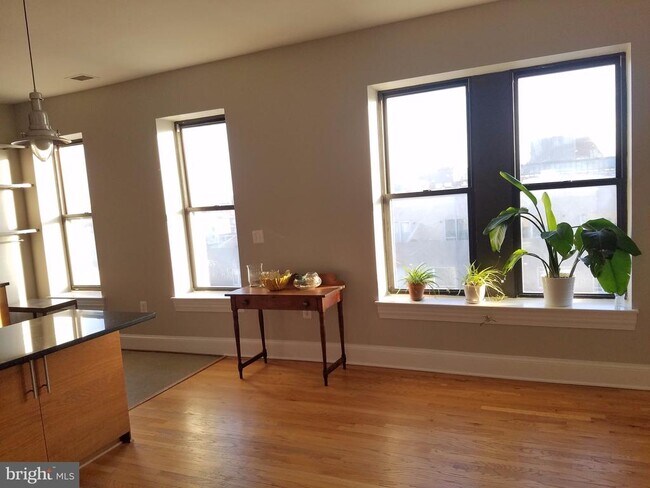 Building Photo - 1325 13th St NW