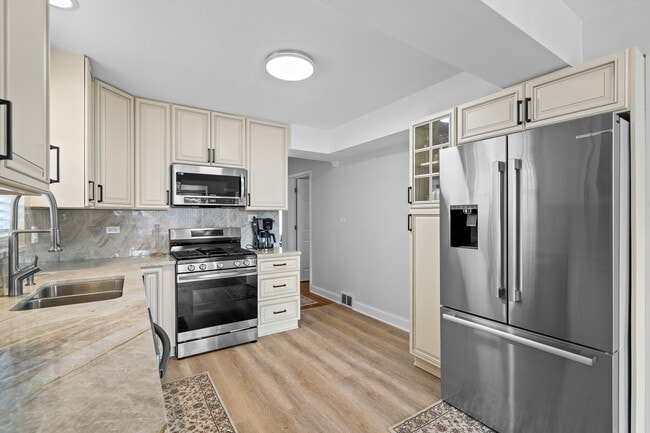 Building Photo - 7625 W Strong St