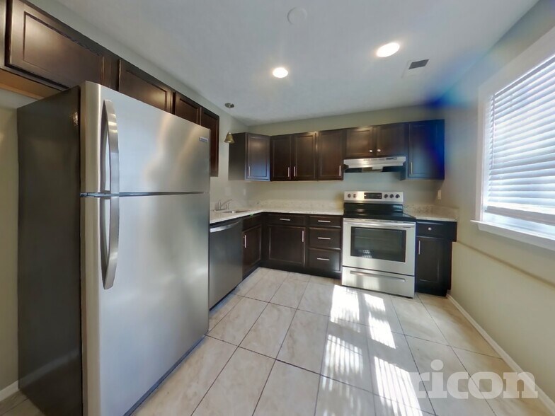 Building Photo - 1051 Dorset Dr