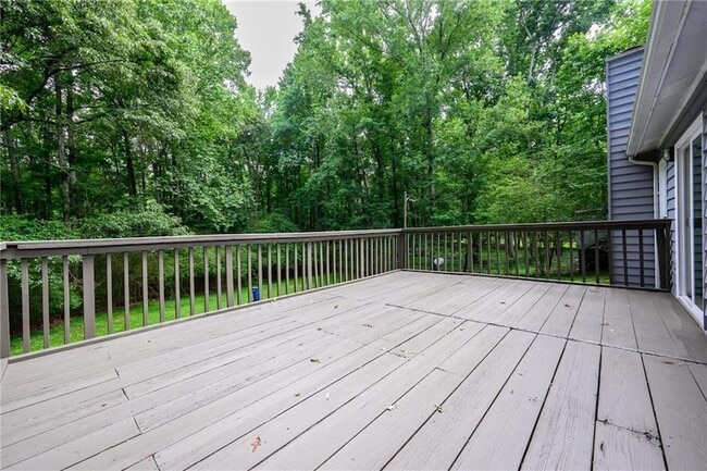 Building Photo - 2100 Whitebluff Way