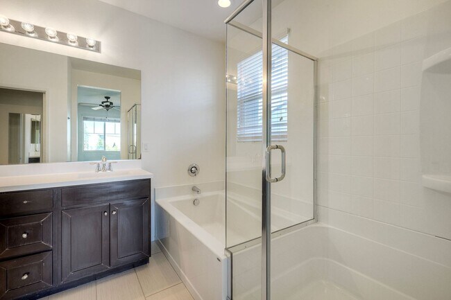 Building Photo - 3 bedroom and 4 bath home available in Otay Mesa