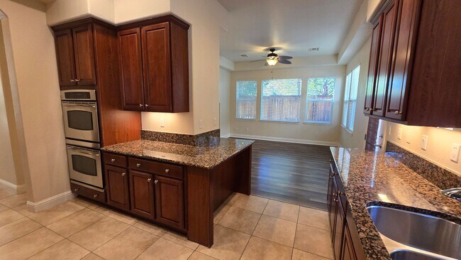 Building Photo - 2205 Heavenly View Trail